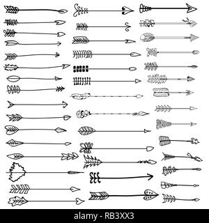 Hand drawn vector collection de flèches. Doodle flèches indiennes ethniques tirées à la main. Arme de chasse traditionnelle ou élément de conception pour les cartes et invitations Illustration de Vecteur