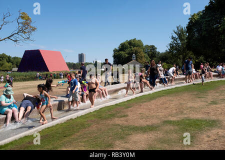 Diana, princesse de Galles, Memorial Fountain, Hyde Park, London, UK Banque D'Images