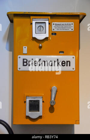 Vieux timbre allemand jaune automatiser Briefmarken Banque D'Images