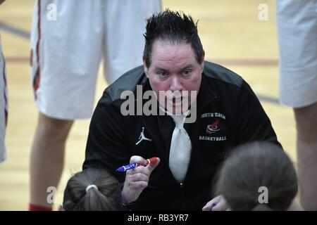 L'Elgin, Illinois, USA. Coach s'adressant à ses joueurs pendant un temps d'arrêt. Banque D'Images