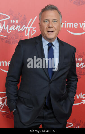 NEW YORK - Mai 11 : l'acteur Paul Reiser assiste à la première d'Amazone vidéo web séries télé 'les Romanov" au salon de thé russe le 11 octobre 2 Banque D'Images