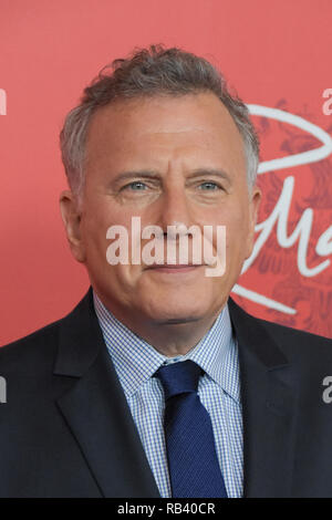 NEW YORK - Mai 11 : l'acteur Paul Reiser assiste à la première d'Amazone vidéo web séries télé 'les Romanov" au salon de thé russe le 11 octobre 2 Banque D'Images