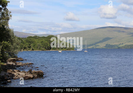 Vue d'été de l'extrémité ouest du Loch Tay, près de Morenish magnifique dans le Perthshire, en Écosse. Banque D'Images