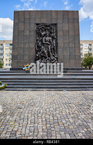 Monument aux héros du Ghetto de Varsovie, Pologne, commémorant l'insurrection du Ghetto de Varsovie de 1943 pendant la Seconde Guerre mondiale, conçu par Leon Suzin et Banque D'Images