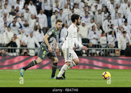 Madrid, Espagne. 6 janvier, 2019. Real Madrid's Alarcon Francisco isco' et 'la Real Sociedad Asier Illarramendi durant la Liga match entre le Real Madrid et Real Sociedad à Santiago Bernabeu à Madrid. Legan Crédit : P. Mace/SOPA Images/ZUMA/Alamy Fil Live News Banque D'Images