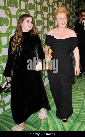 Los Angeles, CA. 6 janvier, 2019. Harlow Olivia Calliope Jane, Patricia Arquette aux arrivées de HBO Golden Globes After Party, Circa 55 Restaurant au Beverly Hilton, Los Angeles, CA 6 janvier 2019. Credit : Elizabeth Goodenough/Everett Collection/Alamy Live News Banque D'Images