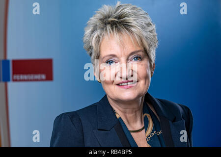 14 décembre 2018, Saxe, Leipzig : Bettina Hennig, propriétaire d'Erste Salzwedeler Baumkuchenfabrik, enregistré à l'occasion de la 'talk show MDR Riverboat' sur 14.12.2018 à Leipzig. Photo : Thomas Schulze/dpa-Zentralbild/ZB Banque D'Images