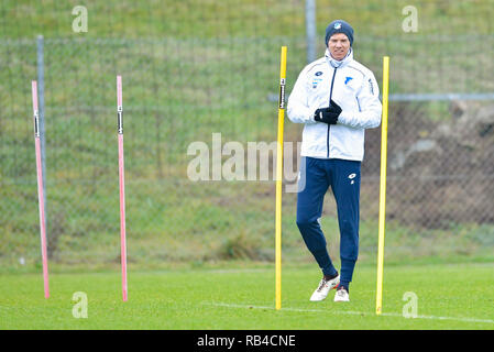 Zuzenhausen (, Allemagne. 07Th Jan, 2019. Soccer : la Bundesliga, le TSG 1899 Hoffenheim, formation sur un terrain de sport du centre de formation. L'entraîneur de Hoffenheim Julian Nagelsmann est sur le terrain. Credit : Uwe Anspach/dpa/Alamy Live News Banque D'Images