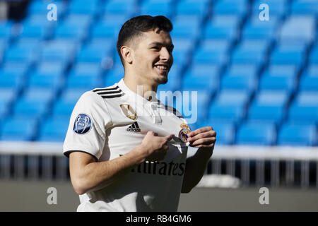 Madrid, Espagne. Jan 7, 2019. Brahim Diaz vu poser lors de sa présentation officielle en tant que joueur de football du Real Madrid au Santiago Bernabeu à Madrid. Legan Crédit : P. Mace/SOPA Images/ZUMA/Alamy Fil Live News Banque D'Images