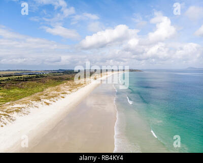 Une belle photo de drone Puheke beach dans la péninsule Karikari, loin au nord de la Nouvelle-Zélande Banque D'Images