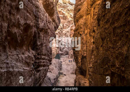 Schlucht dans den Felsen von Siq el barid Little Petra, Petra, Bosnien und her ..., Asien | Gorge à peu Petra Siq Al Barid, Petra, Jordanie, Asie Banque D'Images