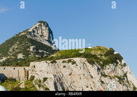 Le rocher de Gibraltar. Pointe du rocher de Gibraltar sur le territoire britannique d'outre-mer, la réserve naturelle de la roche, Gibraltar, Royaume-Uni, Péninsule ibérique, Europe. Banque D'Images