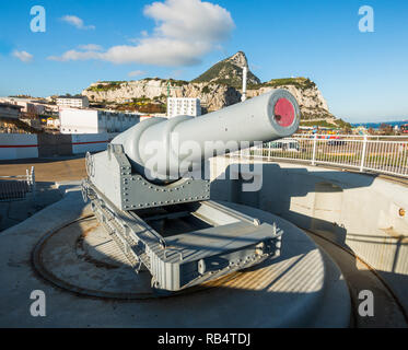 Europa Point et arme sur Harding's batterie, le rocher de Gibraltar sur le territoire britannique d'outre-mer, Gibraltar, Royaume-Uni, Péninsule ibérique, Europe. Banque D'Images