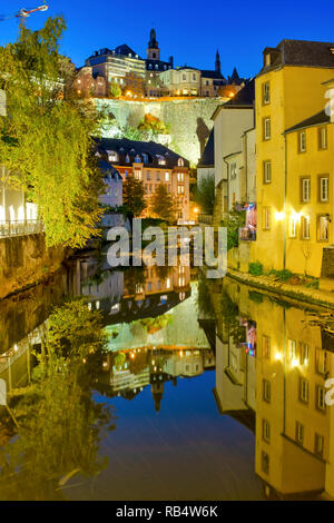 Vue sur le quartier Grund à Luxembourg, Luxembourg Banque D'Images