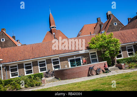 Les Pays-Bas, l'École d'Amsterdam (Amsterdamse School) est un style architectural qui s'est posée à partir de 1910 jusqu'à environ 1930. Par exemple sur le Magalhae Banque D'Images