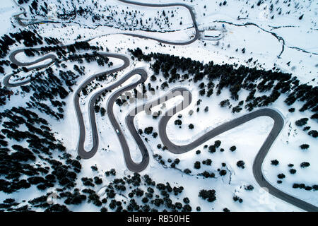Mühlbach, Autriche - Mars 17, 2018. Donnant sur glacier de Kaunertal Road et le paysage alpin du Tyrol. Banque D'Images