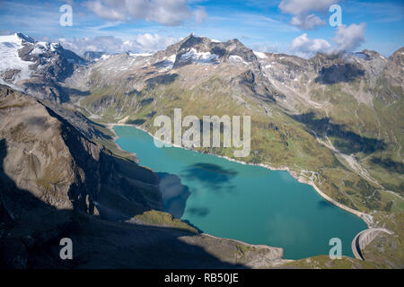 Kaprun, Autriche - septembre 6, 2018. Donnant sur le réservoir de haute montagne Stausee Mooserboden et les montagnes environnantes à Kaprun. Banque D'Images