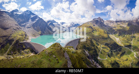 Kaprun, Autriche - septembre 6, 2018. Donnant sur le réservoir de haute montagne Stausee Mooserboden à Kaprun. Banque D'Images