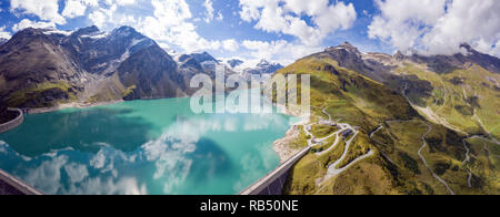 Kaprun, Autriche - septembre 6, 2018. Donnant sur le réservoir de haute montagne Stausee Mooserboden à Kaprun. Banque D'Images