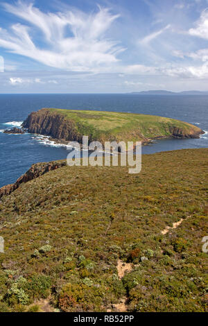 Vue sur l'île de tribunaux de Cape Bruny Lighthouse Banque D'Images