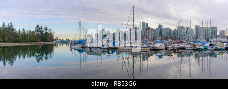 Vancouver, Canada - Dec 1, 2019 Vancouver : vue sur le centre-ville de Stanley Park Banque D'Images