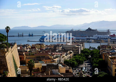 Port de Cagliari, Sardaigne Italie Banque D'Images