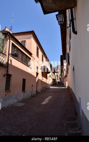 La Morra, Piémont, Italie. Juillet 2018. Les ruelles du centre historique. Nous sommes au coeur des Langhe, une terre de vins fins, reconnu dans Banque D'Images