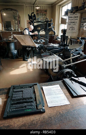 La typographie à l'ancienne au travail de l'imprimante Banque D'Images