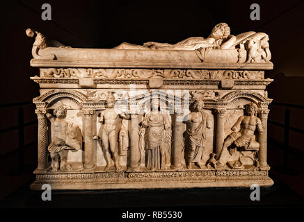 Italie Basilicate Melfi château musée archéologique national sarcophage de Rapolla Banque D'Images