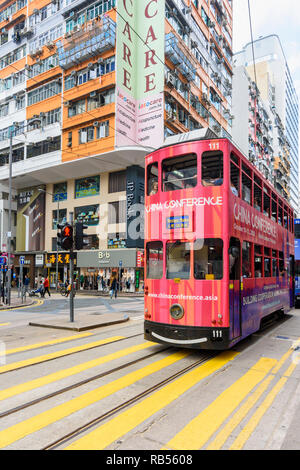 Tramway sur Johnston Road, Wan Chai, Hong Kong Banque D'Images