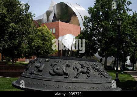 Cadran solaire historique sur le campus de CWRU à Cleveland, OH, États-Unis Banque D'Images