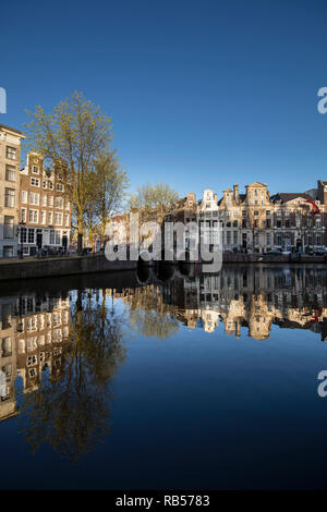 Maisons au bord du canal Herengracht canal appelé, Amsterdam, Pays-Bas. Banque D'Images