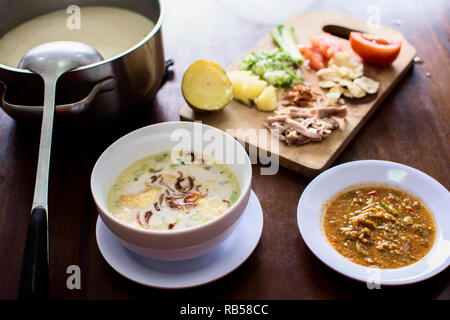 Cuisine traditionnelle indonésienne, Poulet Soto Banque D'Images