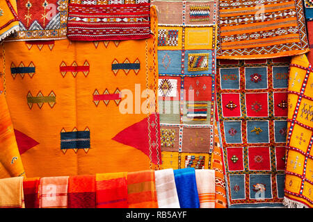 Vieux tapis traditionnel marocain Banque D'Images