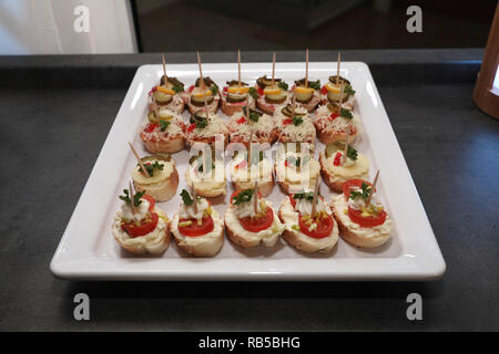 Tchèque typique des sandwiches sur le plateau Banque D'Images