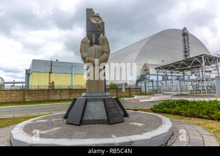Tchernobyl, l'Ukraine - 2 juillet 2018 - La centrale électrique de Tchernobyl avec l'énorme nouveau confinement de sécurité en Ukraine Banque D'Images