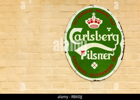 Viborg, Danemark - 27 août 2015 : Ancienne publicité de Carlsberg sur un mur d'un restaurant Banque D'Images