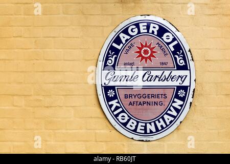 Viborg, Danemark - 27 août 2015 : Ancienne publicité de Carlsberg sur un mur d'un restaurant Banque D'Images