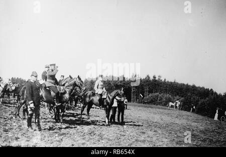 François-Joseph, Empereur d'Autriche-Hongrie, pendant la première guerre mondiale, l'observation des manoeuvres militaires 1914. Banque D'Images