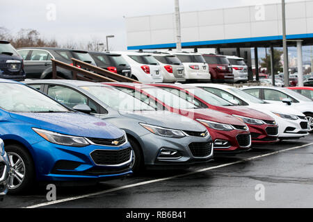 Nouvelle Chevrolet (Chevy) sedan véhicules sur un concessionnaire lot en Wilkes-Barre, Pennsylvanie, le 30 décembre 2018. Banque D'Images