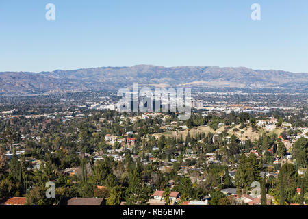 Effacer la vue quotidienne de Woodland Hills à l'ouest de la vallée de San Fernando de Los Angeles, Californie. Banque D'Images