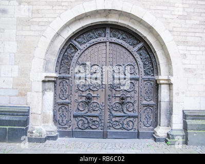 Les portes et portails anciens, le patrimoine culturel sous la forme d'arches, portes et portails. Banque D'Images