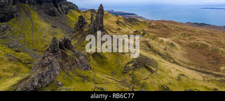 Coucher du soleil panorama du paysage volcanique accidenté au vieil homme de Storr, île de Skye, Écosse Banque D'Images