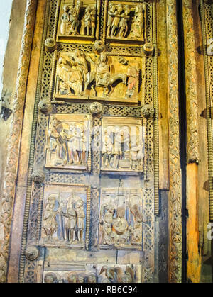 Les portes et portails anciens, le patrimoine culturel sous la forme d'arches, portes et portails. Banque D'Images