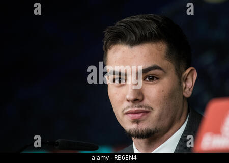 Madrid, Espagne. 7 janvier, 2019. Brahim Diaz au cours de sa présentation, après avoir signé pour le Real Madrid au stade Santiago Bernabeu. Credit : Marcos del Mazo/Alamy Live News Banque D'Images