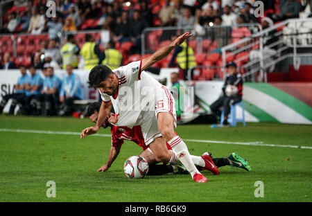 7 janvier 2019 : Vahid Amiri d'Iran et Abdulwasea Al-Matari du Yémen au cours de l'Iran au Yémen v Al-Nahyan Stadium à Abu Dhabi, EAU, AFC Asian Cup, championnat de football d'Asie. Ulrik Pedersen/CSM. Banque D'Images