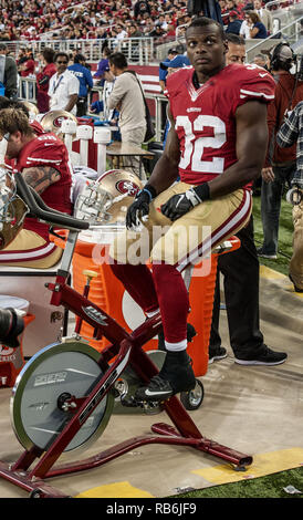Santa Clara, Californie, États-Unis. Sep, 2015 3. San Francisco 49ers en marche arrière Kendall Hunter (32) le Jeudi, Septembre 03, 2015, au stade de Lévis à Santa Clara, en Californie. Les 49ers défait les chargeurs 14-12 dans un match pré-saison. Crédit : Al Golub/ZUMA/Alamy Fil Live News Banque D'Images