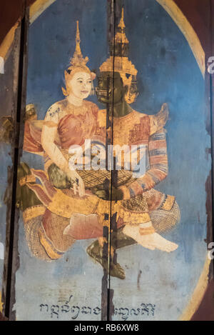 Peinture d'un monstre mythique et une princesse sur l'obturateur de fenêtre en bois dans la salle des Bronzes, Musée National, Phnom Penh, Cambodge Banque D'Images