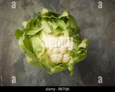 Légumes Chou-fleur Nature morte Nourriture portrait photographique contre l'arrière-plan gris Banque D'Images
