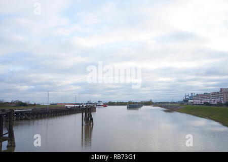 Fleuve Mississippi à partir de la digue de Bywater, La Nouvelle-Orléans, Louisiane. Banque D'Images